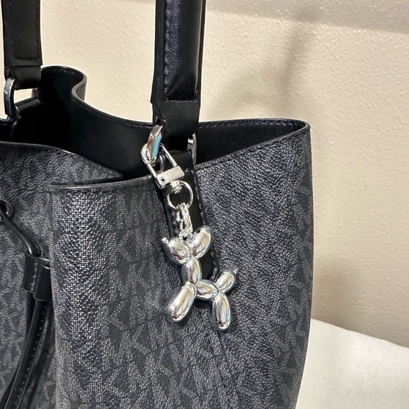 Michael - Michael Kors Black Bucket hand Bag with little dog charm - Picture 3 of 11